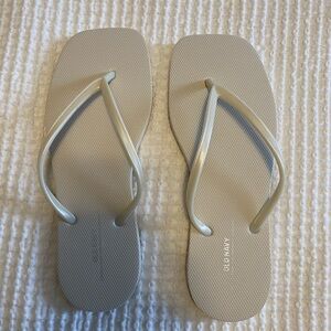 Old Navy Women's White Flip Flops